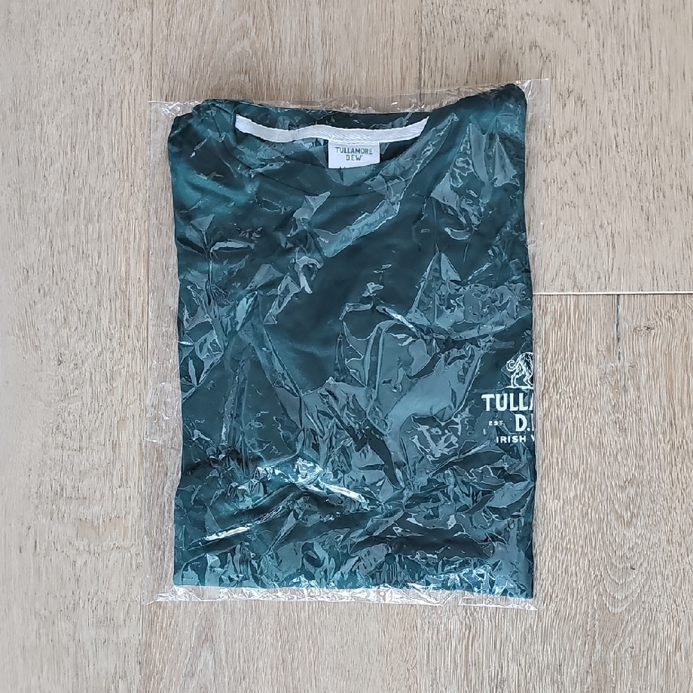 NWOT Tullamore D.E.W. Dark Green Logo Tee - Picture 5 of 5